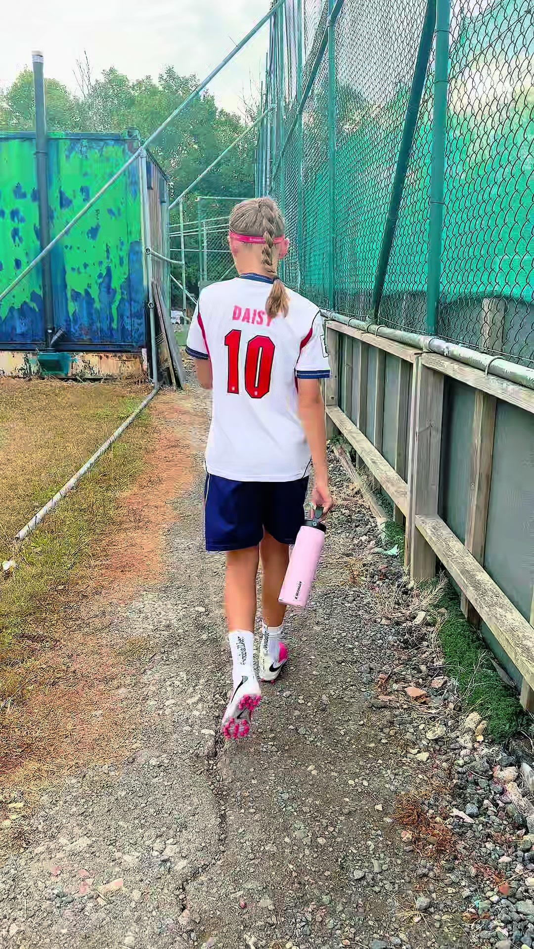 @Daisy does Football