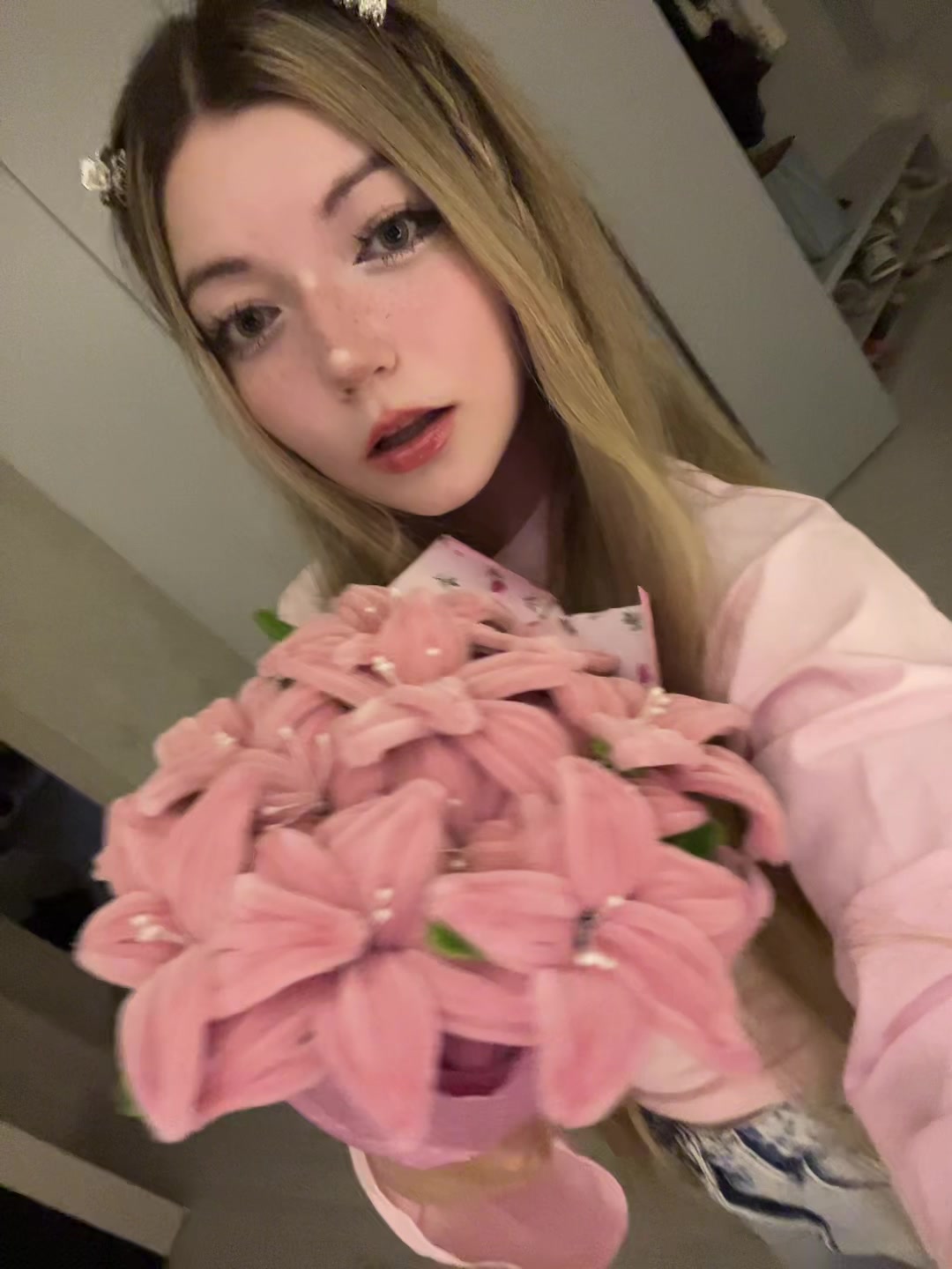 @Avrora_00