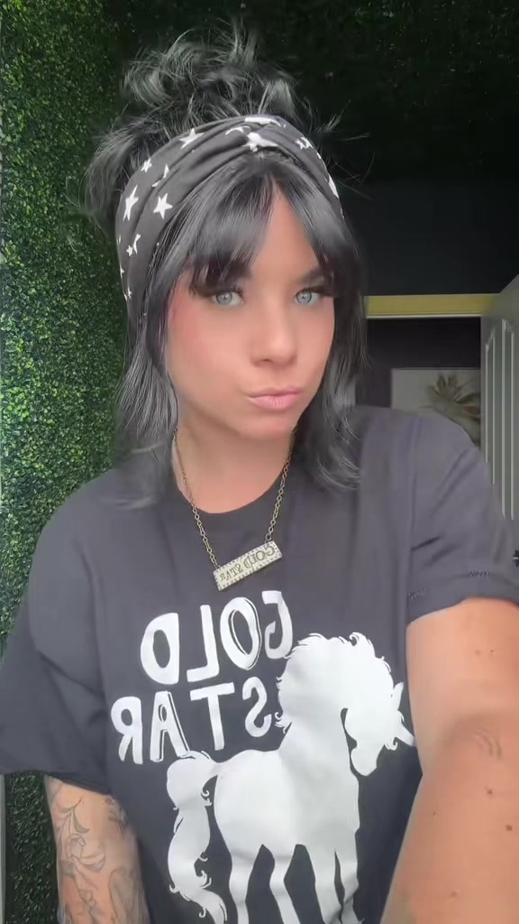 @Elizabeth Wears Wigs ๐ณ๏ธ๐
