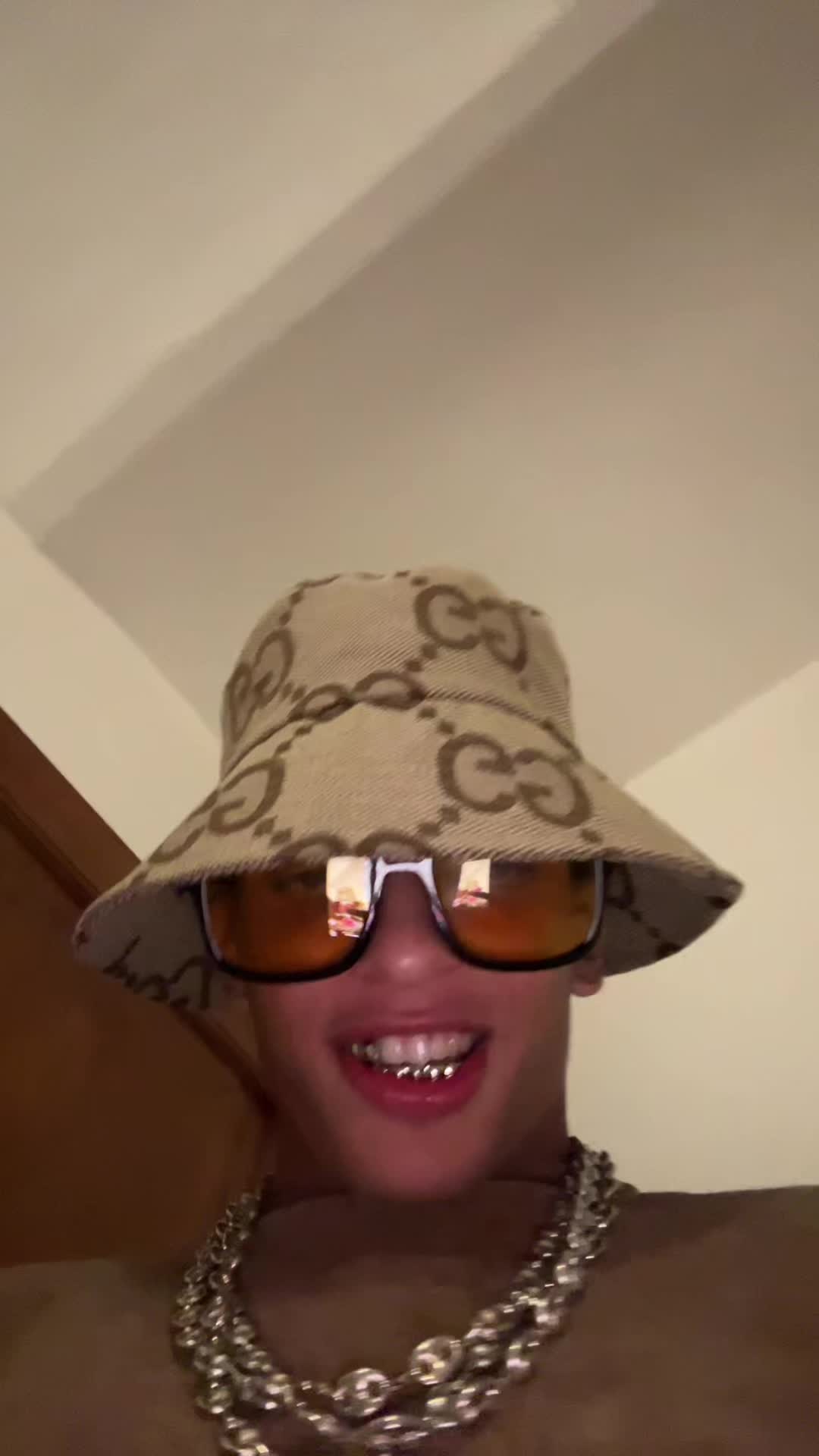 @walloma_