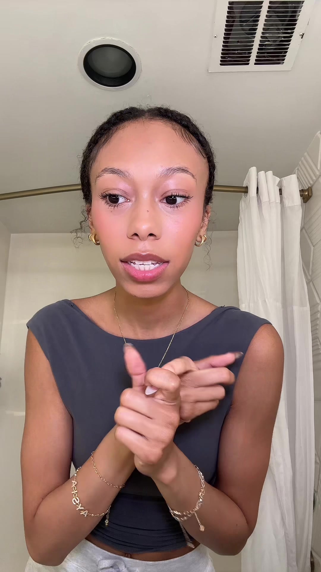 @AYSIA NICOLE