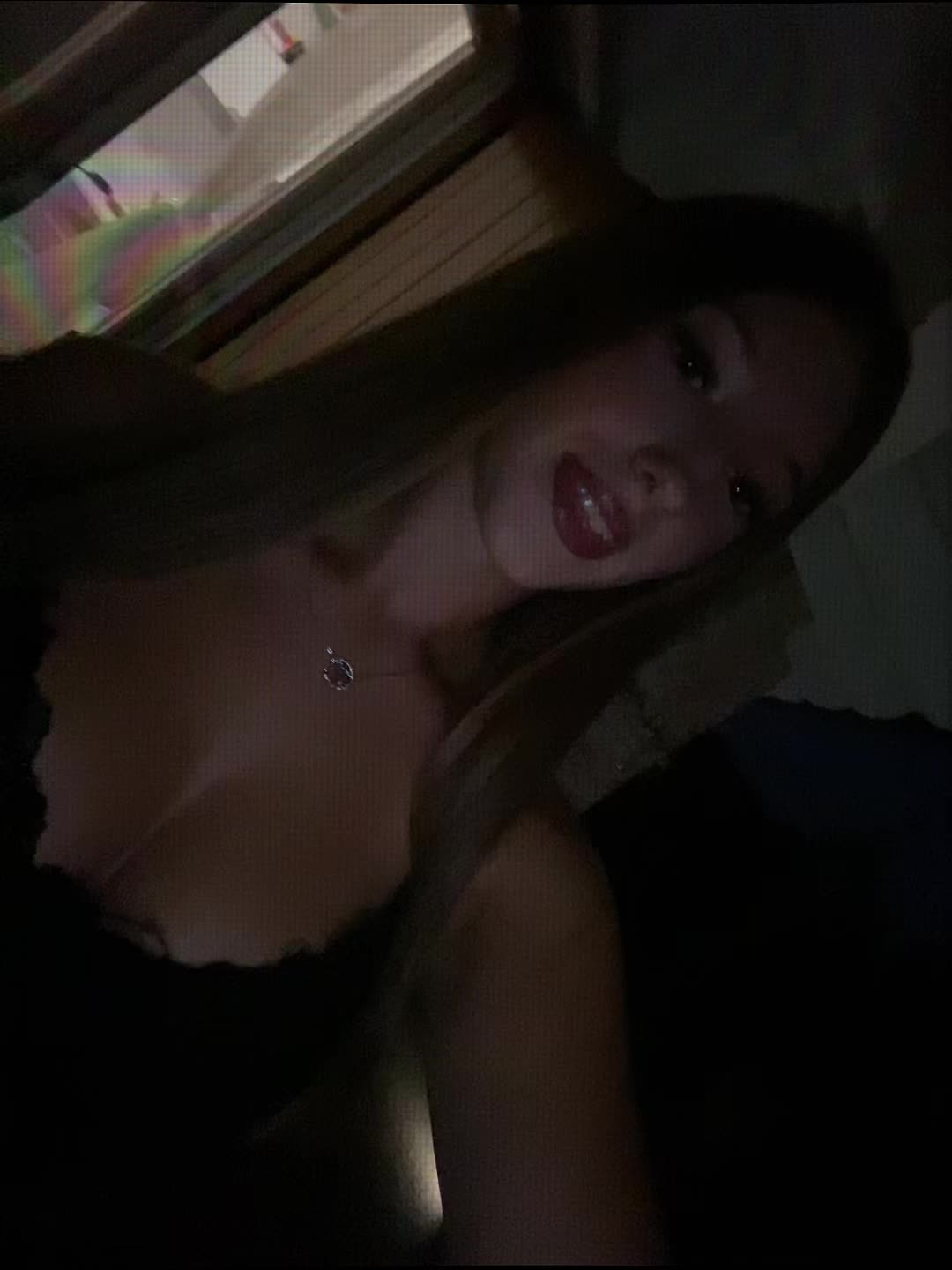 @𝒢