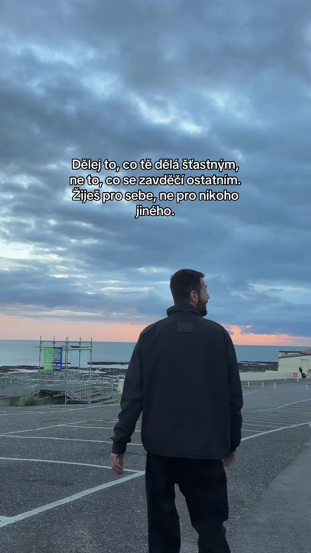 @ꓘB