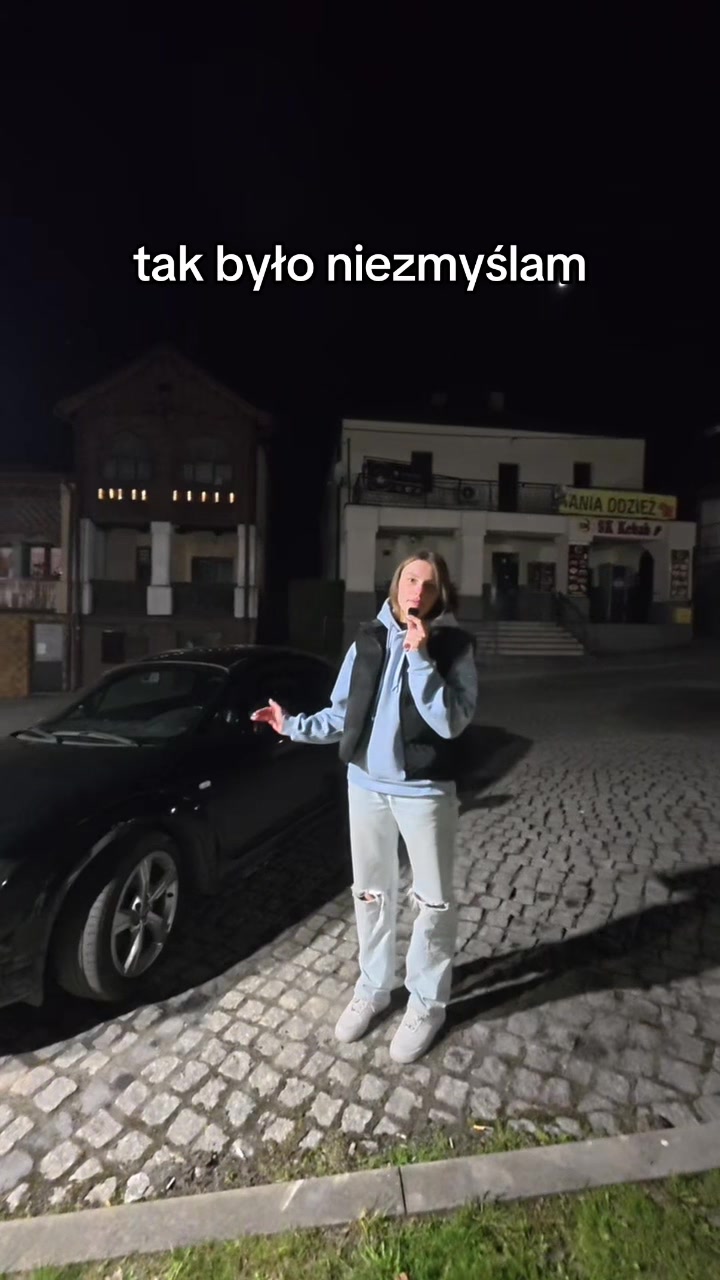 @𝑨𝒈𝒏𝒊𝒆𝒔𝒛𝒌𝒂 🩶