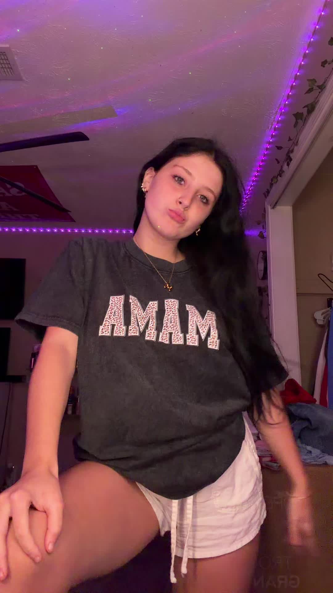 @heyitsmelllll