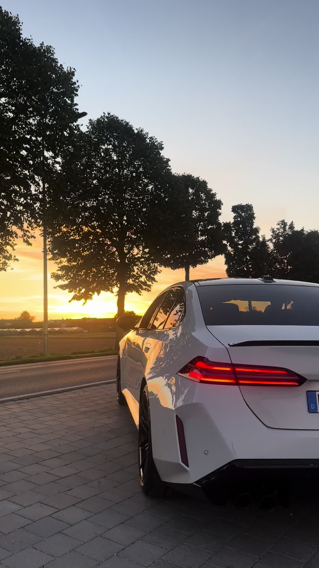 @White_BMWM5