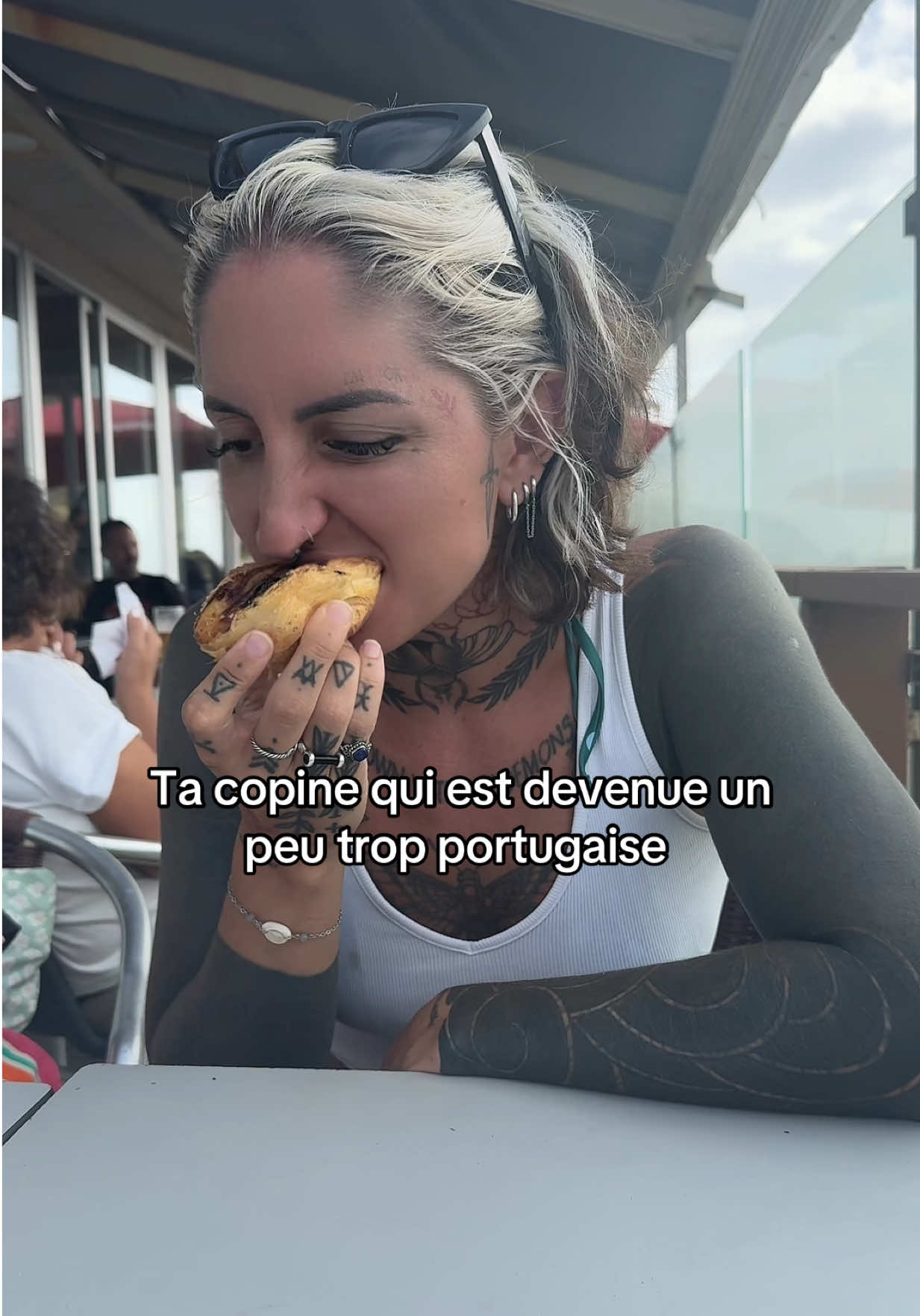 @La meuf tatouée là