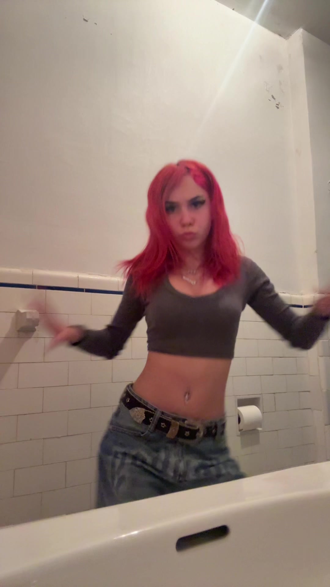 @qh0st1n