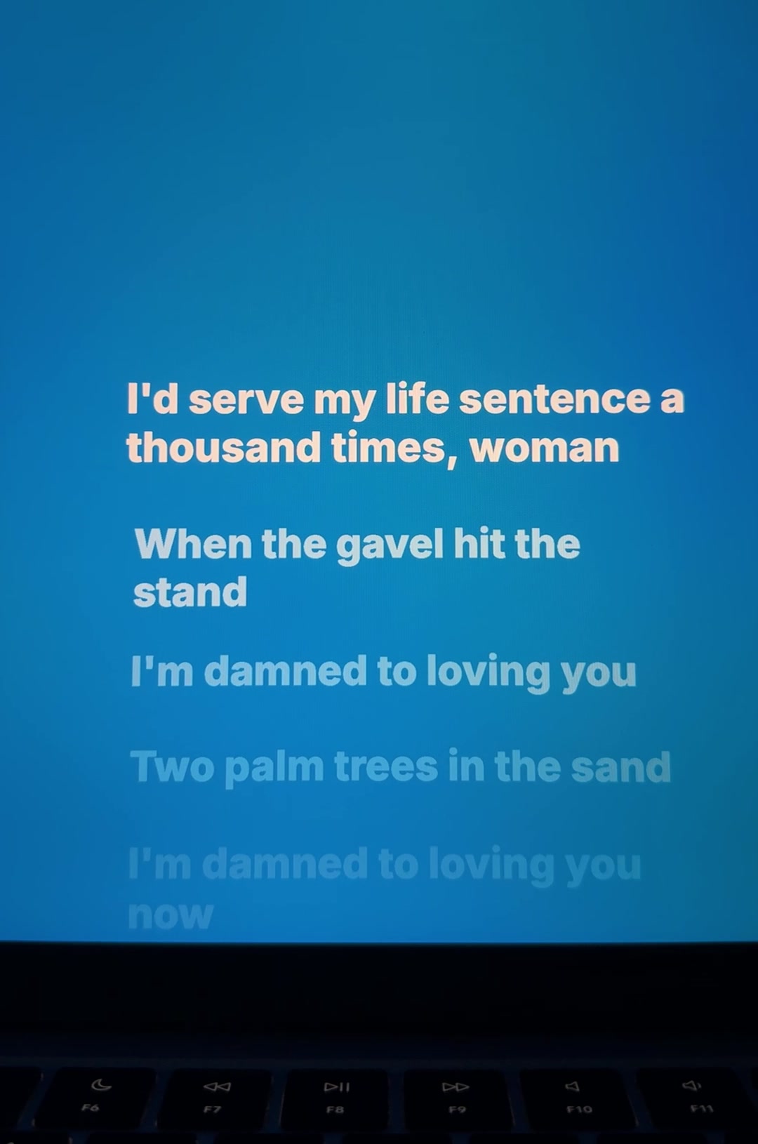 @🎧