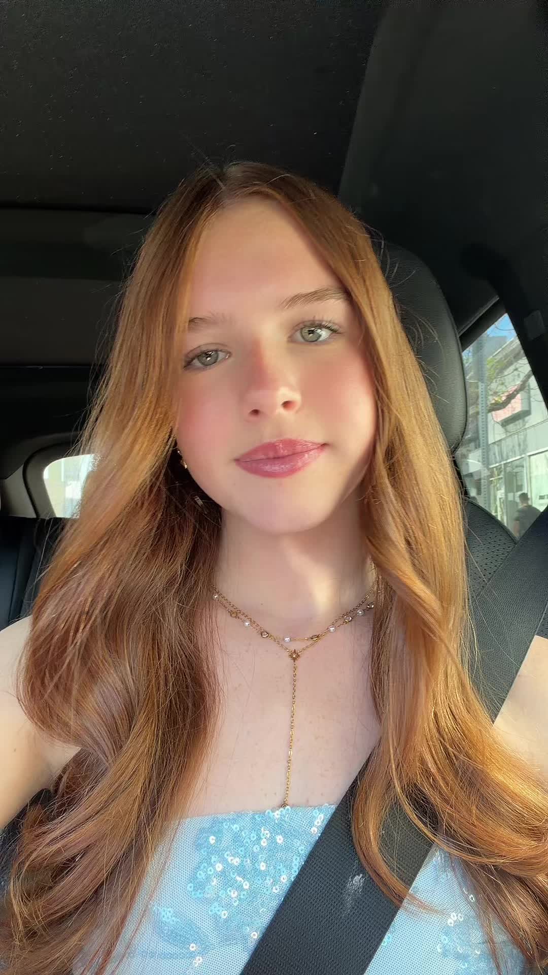 @Ellarose