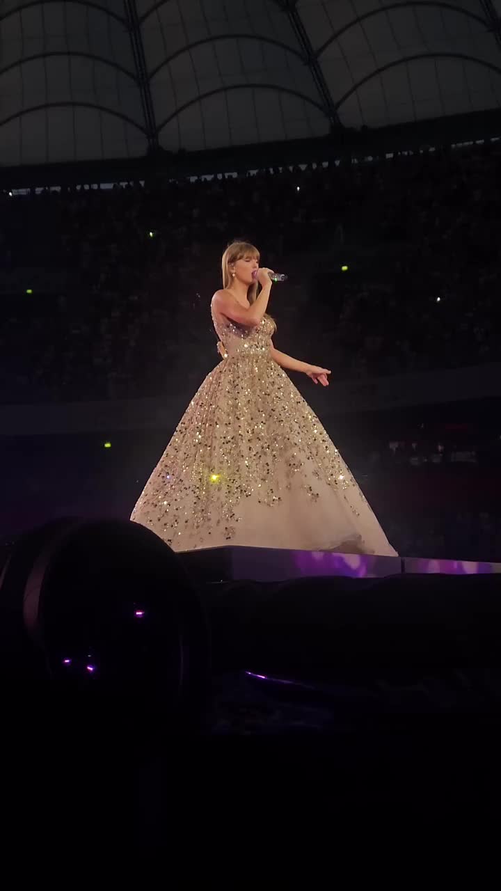 @𓂃꙳⋆videos from the eras tour