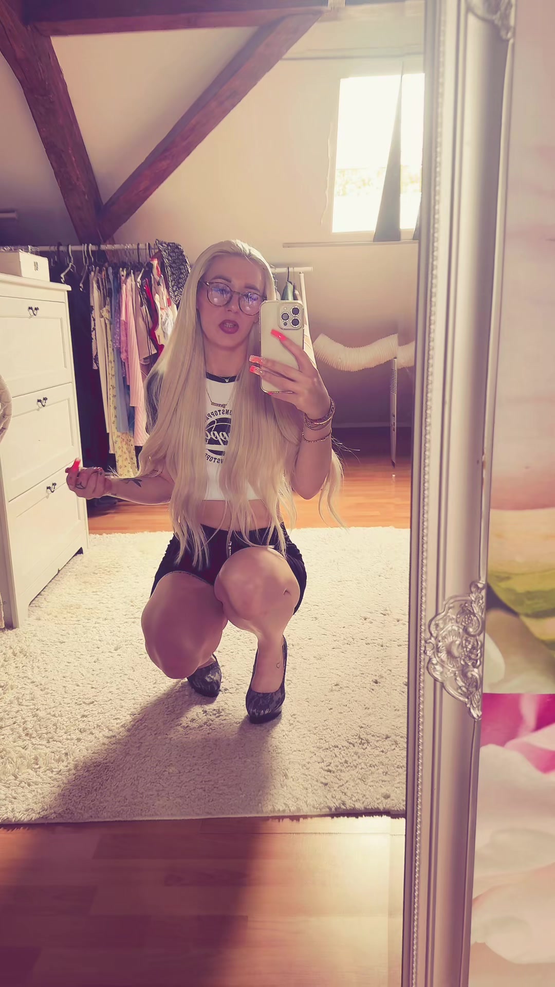 @J1na_J1na_Official_