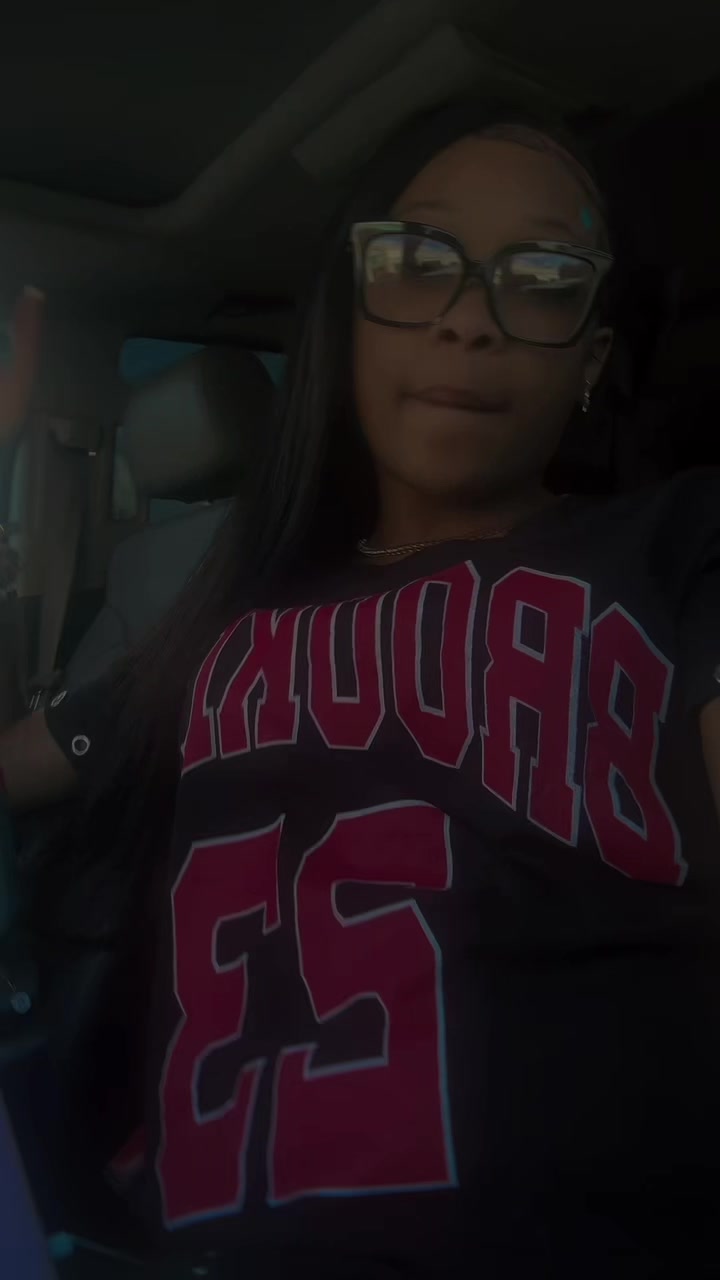 @_ms.h0lly_wood