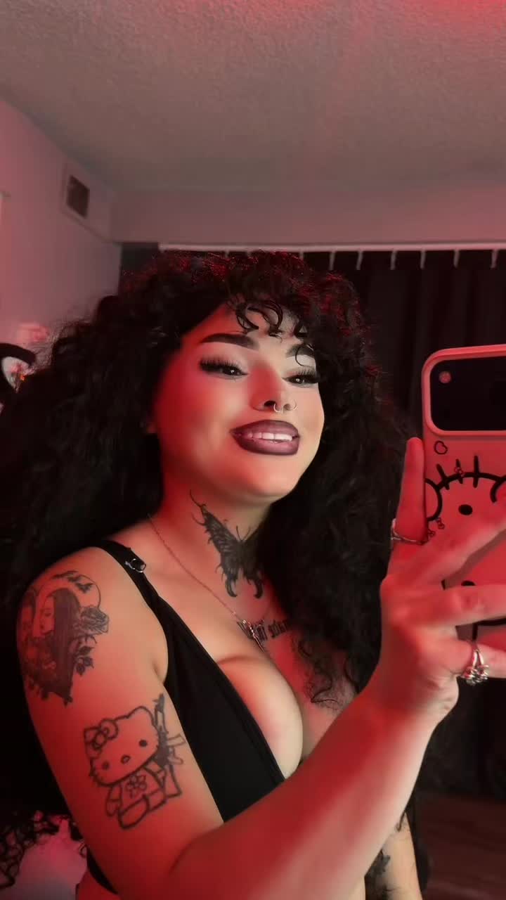@𝓒𝓱𝓪𝓻𝓵𝓲𝓮🖤🕷️