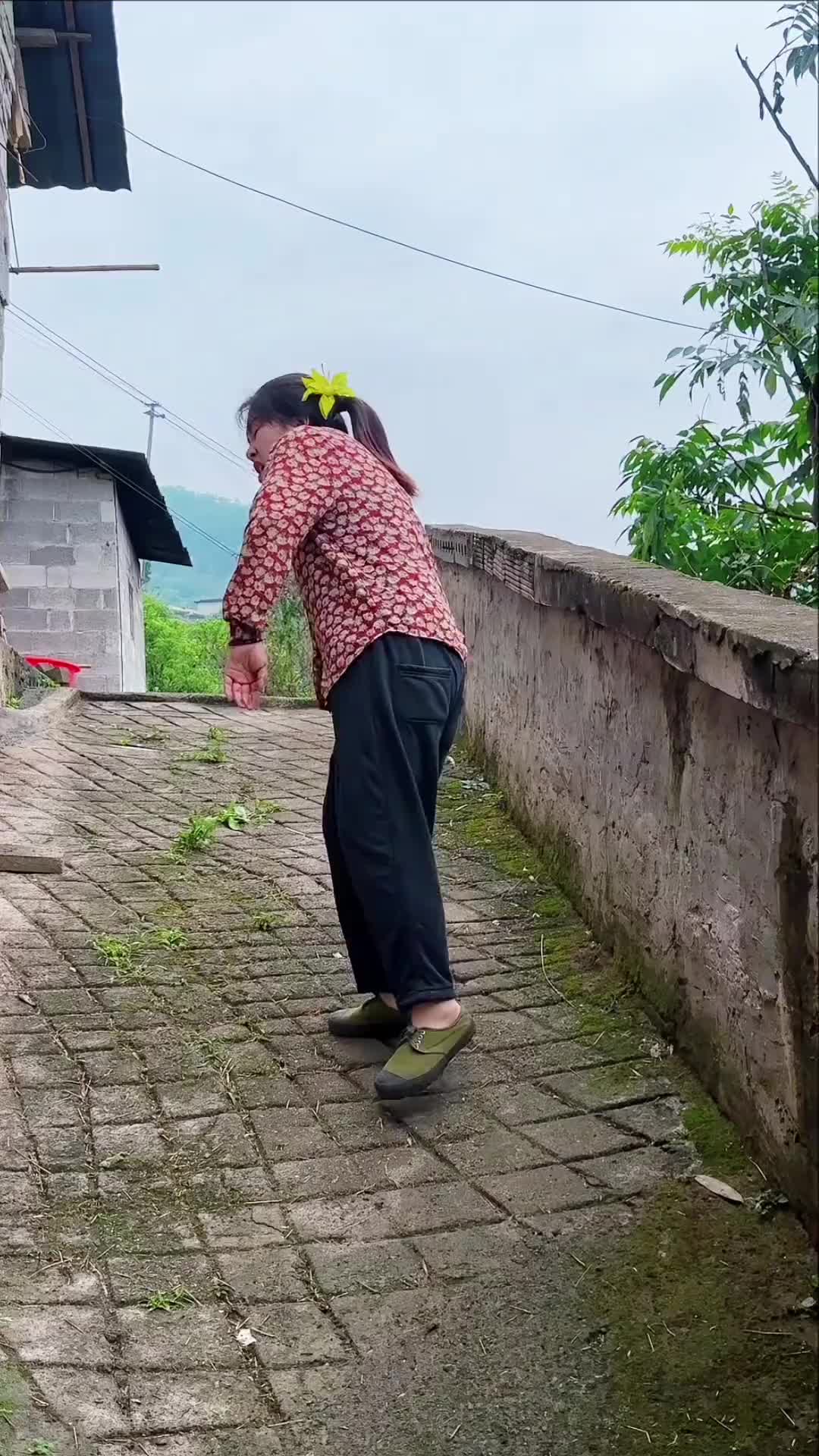 @Walking shot