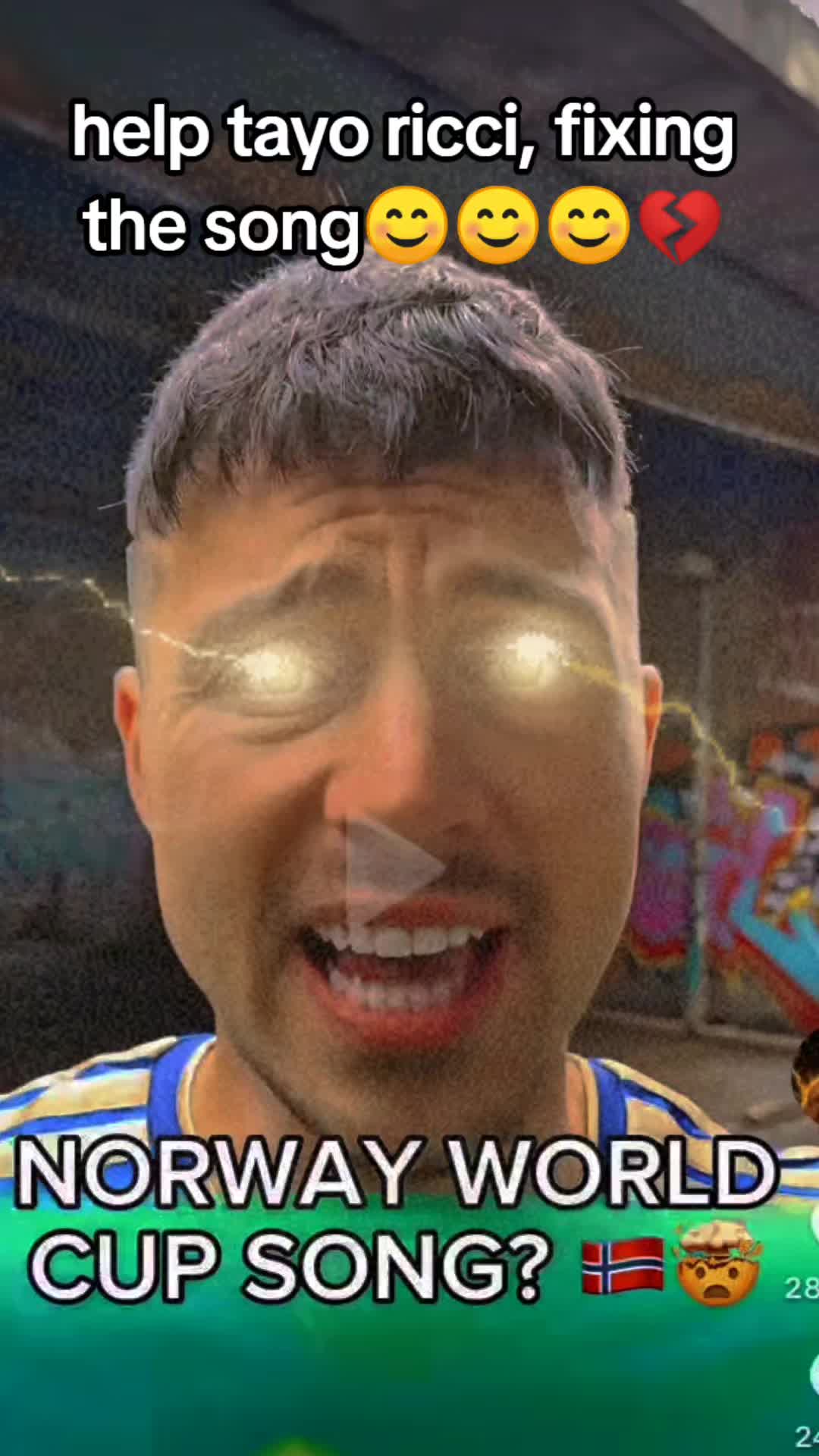 @>_<