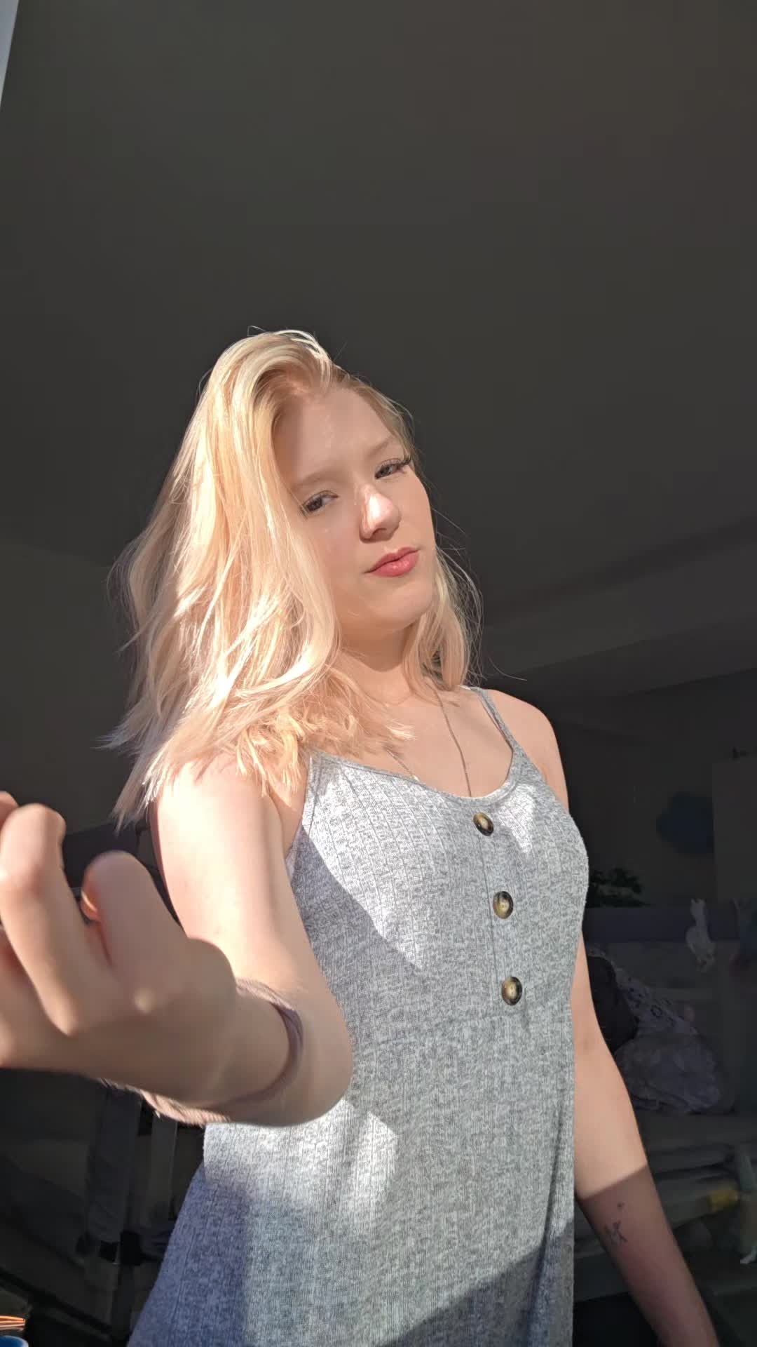 @angelina171205
