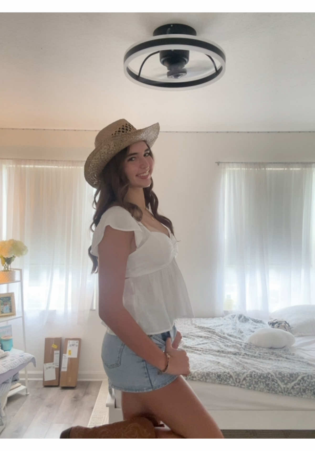 @bella