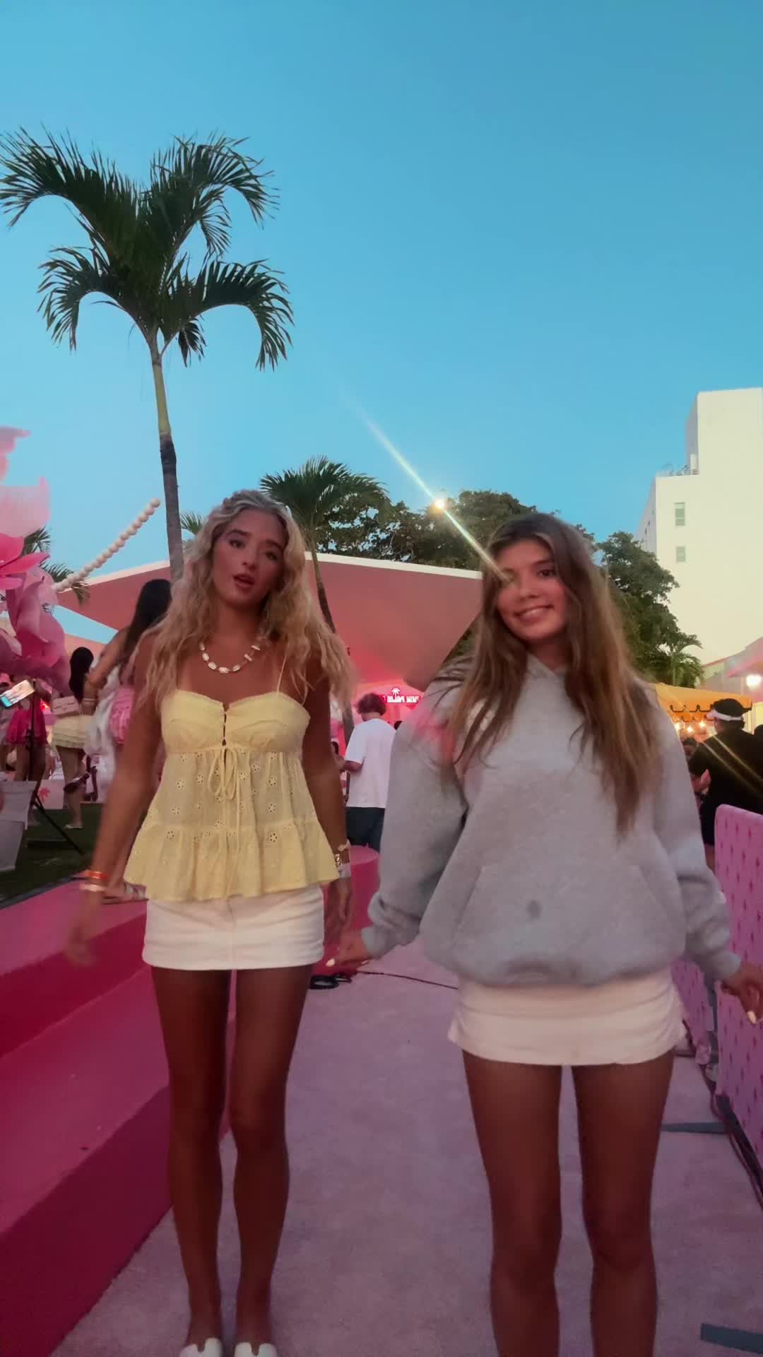 @leahrob777
