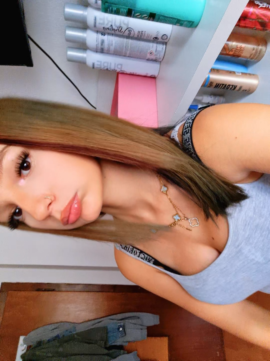 @⋆˚࿔sofie𝜗𝜚˚
