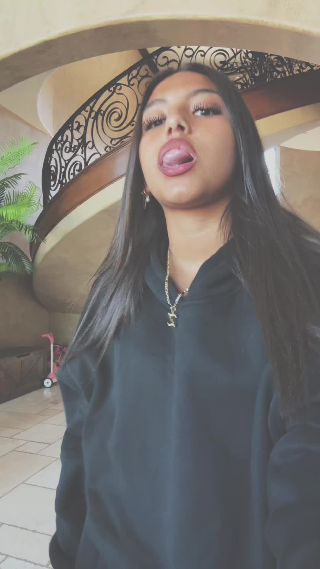 @𝔰𝔬𝔭𝔥𝔦𝔞 𝔷𝔢𝔯𝔪𝔢𝔫𝔬