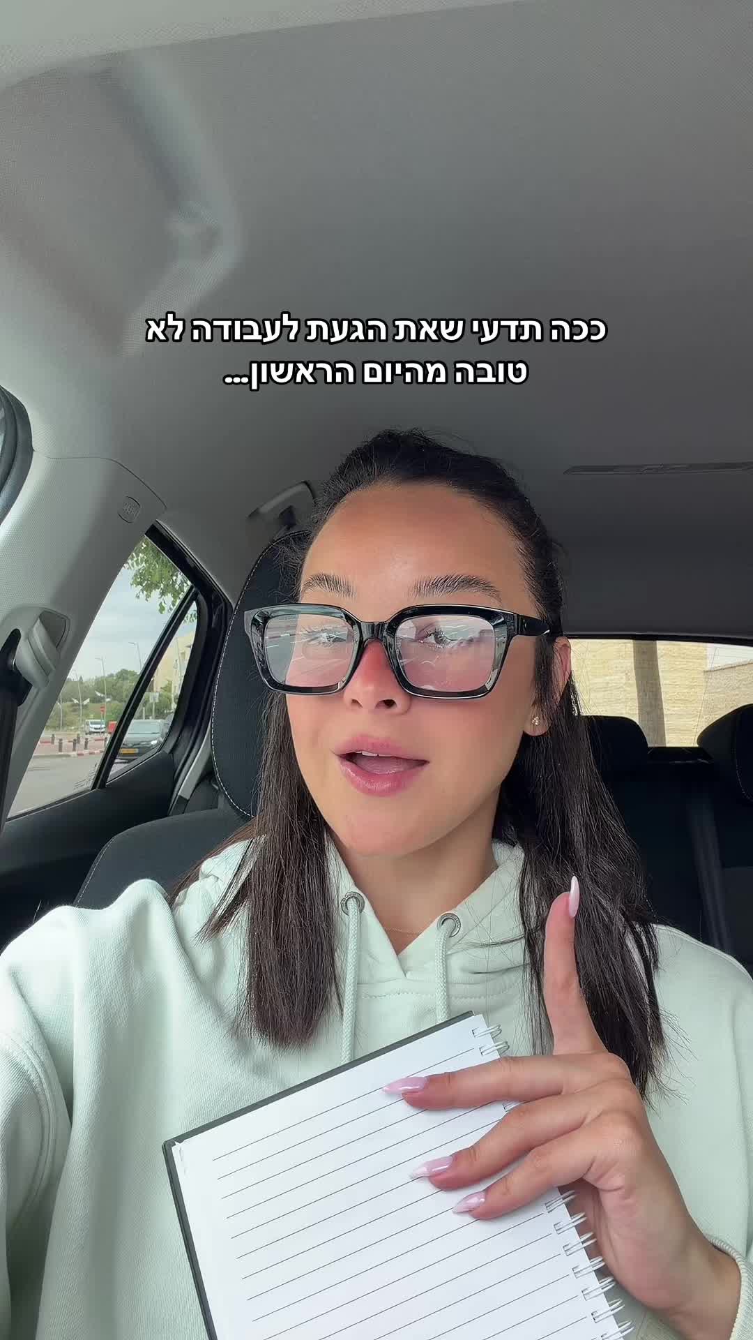 @nicoleomari