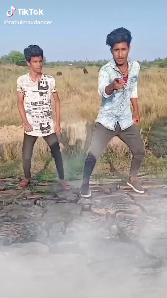 @sᴍɪʟᴇʏ__ ʀɪsʜʏ