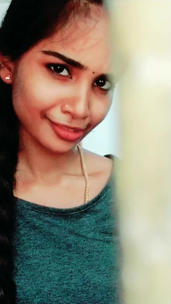 @👑KEERTHI VAVACHI👑