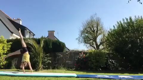 @🤸🏻♂️