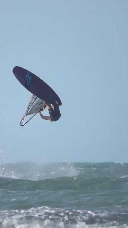 @windsurfcrashs