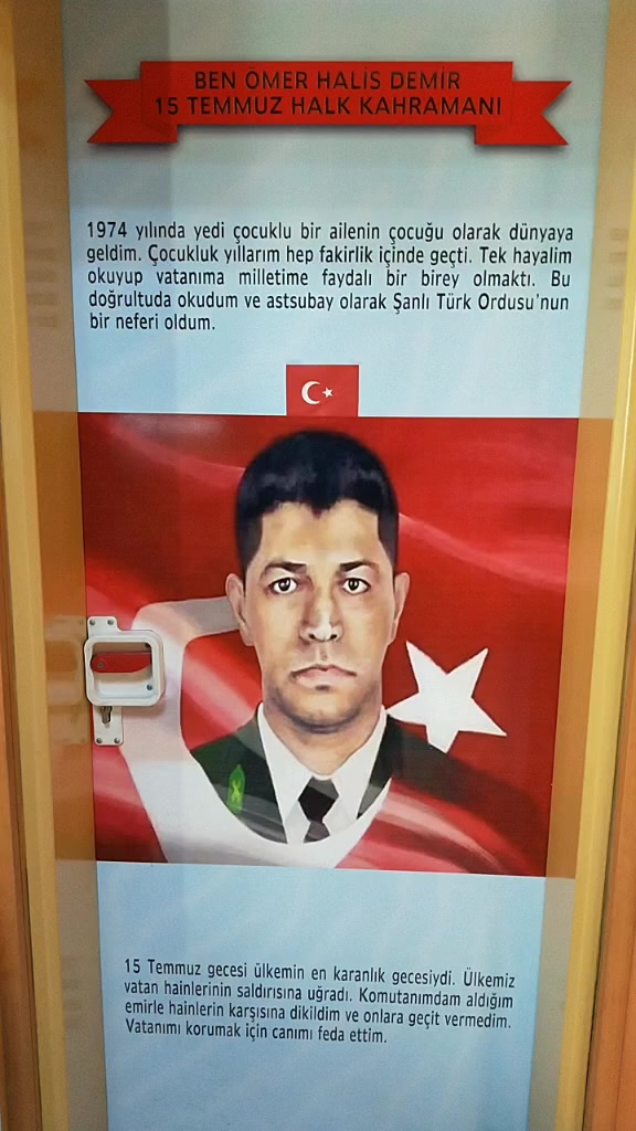 @Gözlüklü Adam