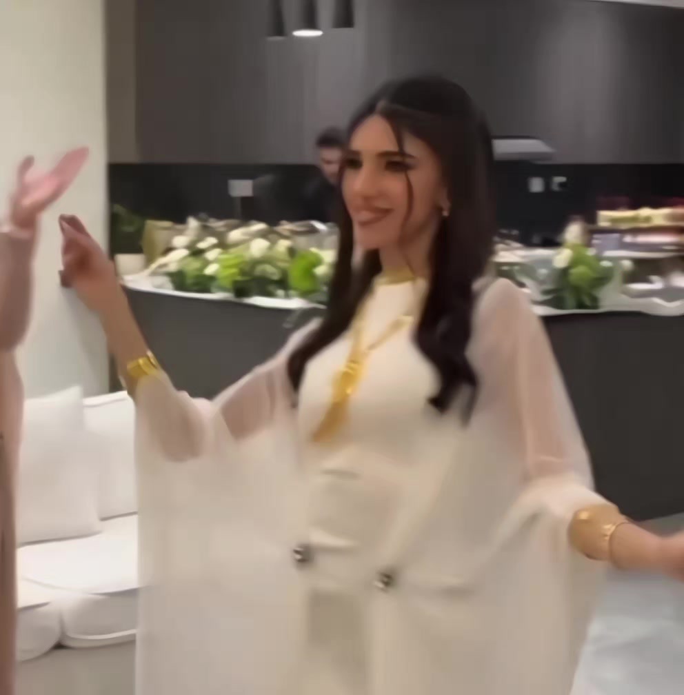 @Roro