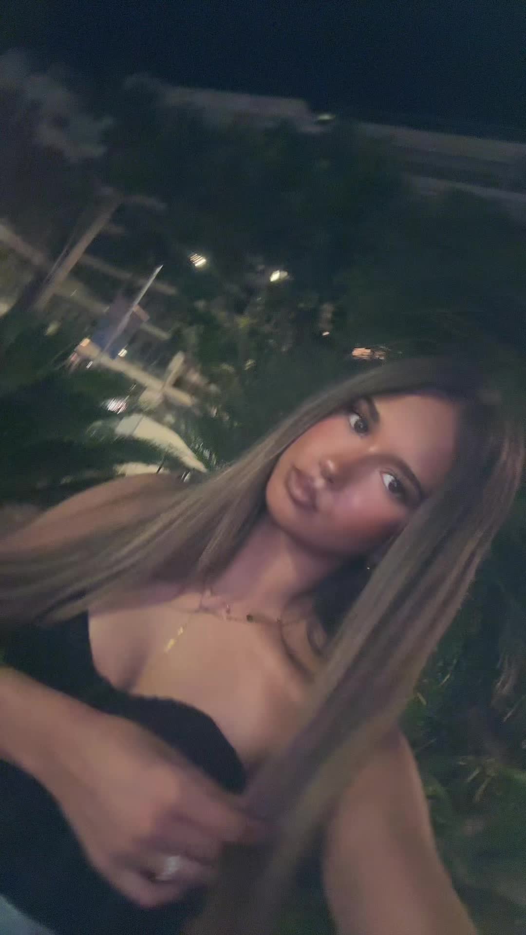 @L A U R Y N E