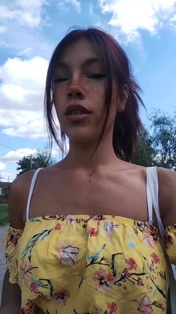 @👸🏽💋