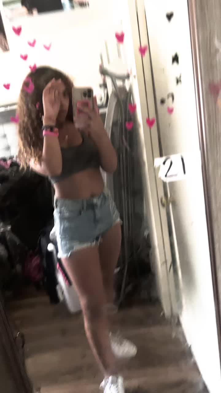 @Juliii