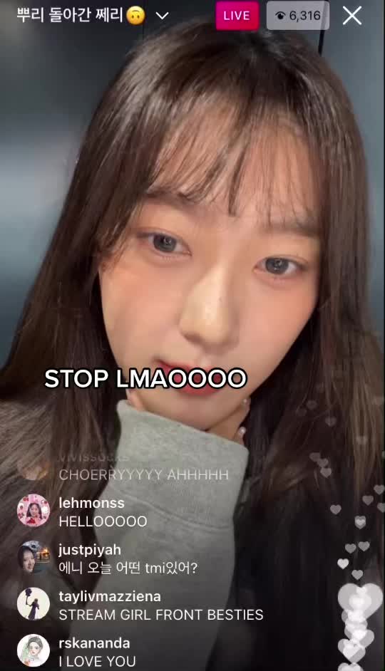 @vivi is my third bias in loona