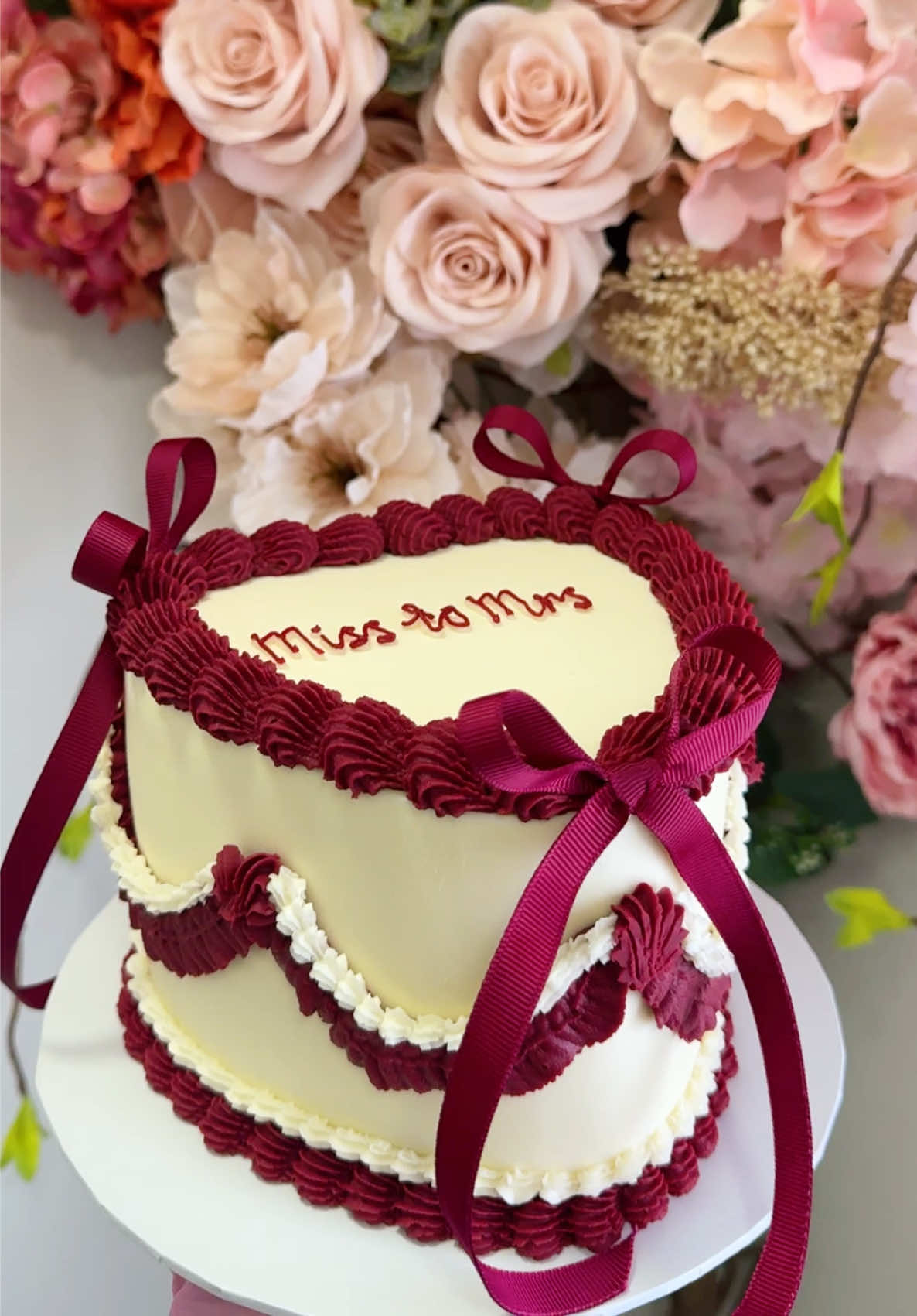 @devinetreatsbakery