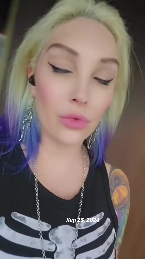 @TheMoistQueen ®️