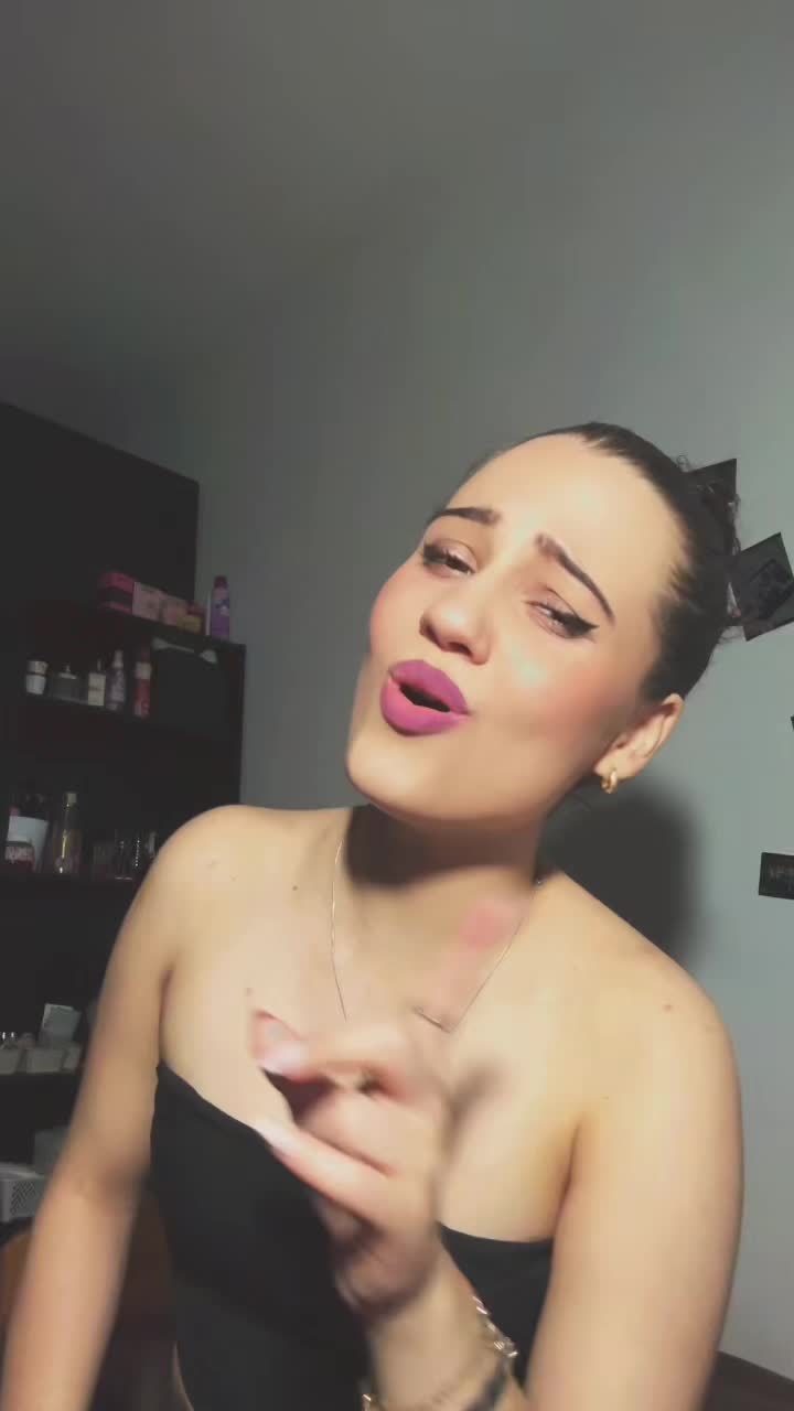 @esztike