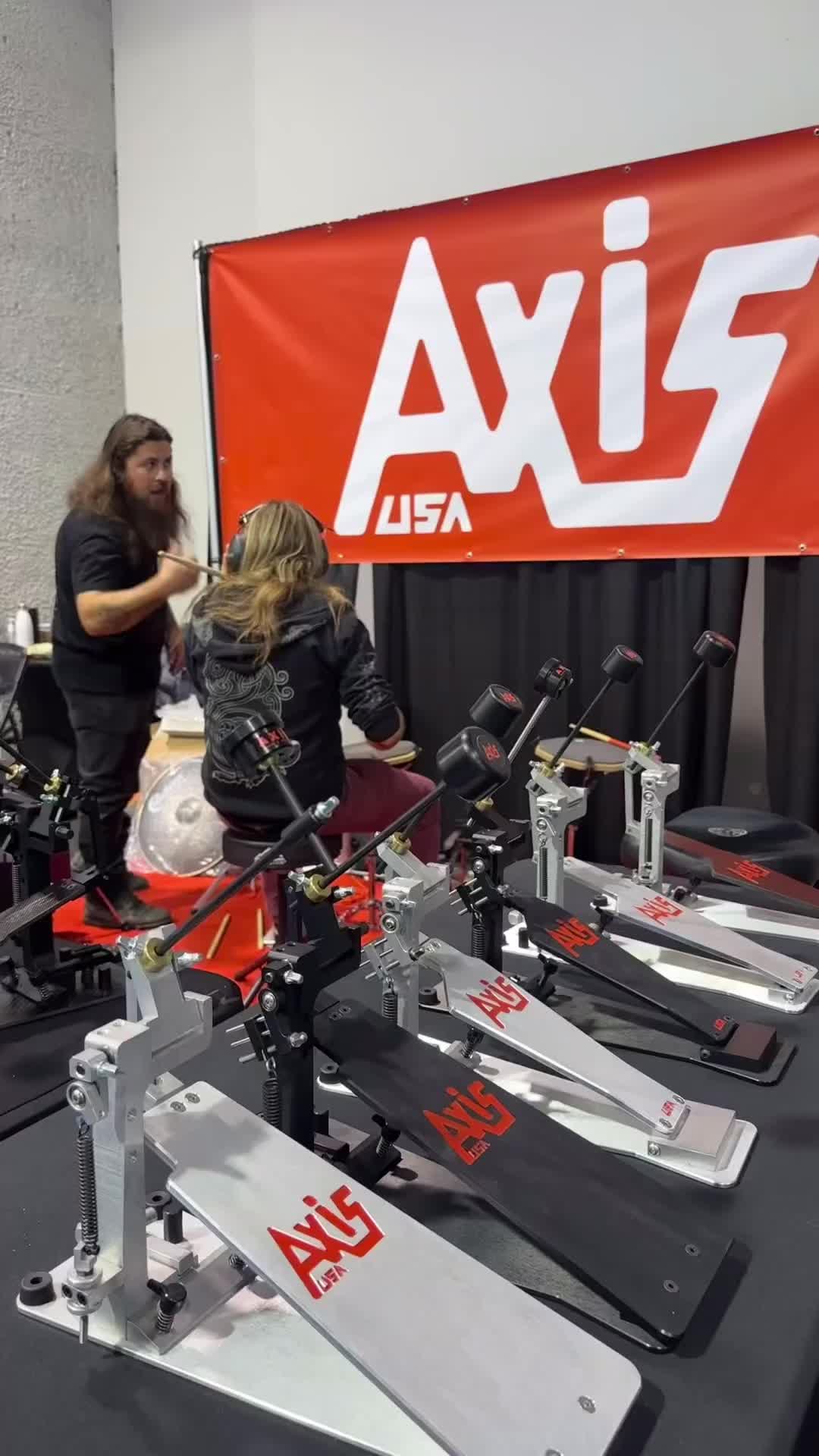 @AXiS
