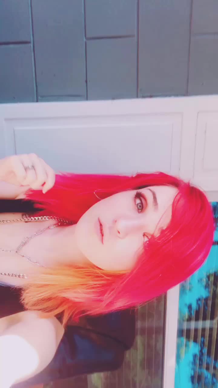 @VaporwaveVally🥀