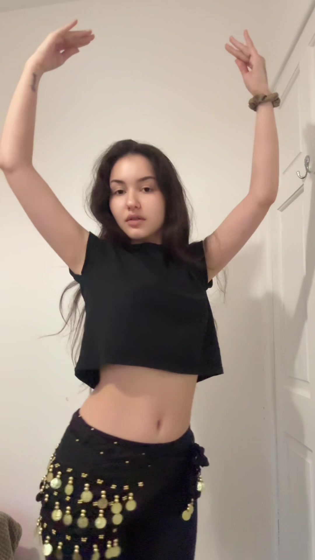 @lolabellydance
