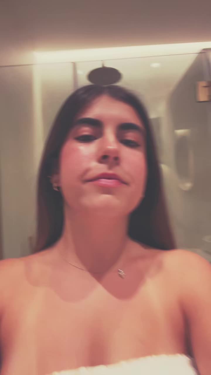 @l o l a 🌊