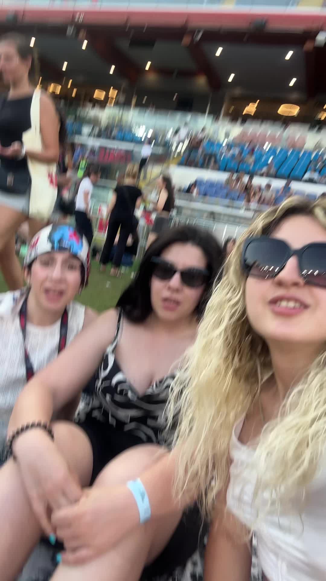 @Elisa