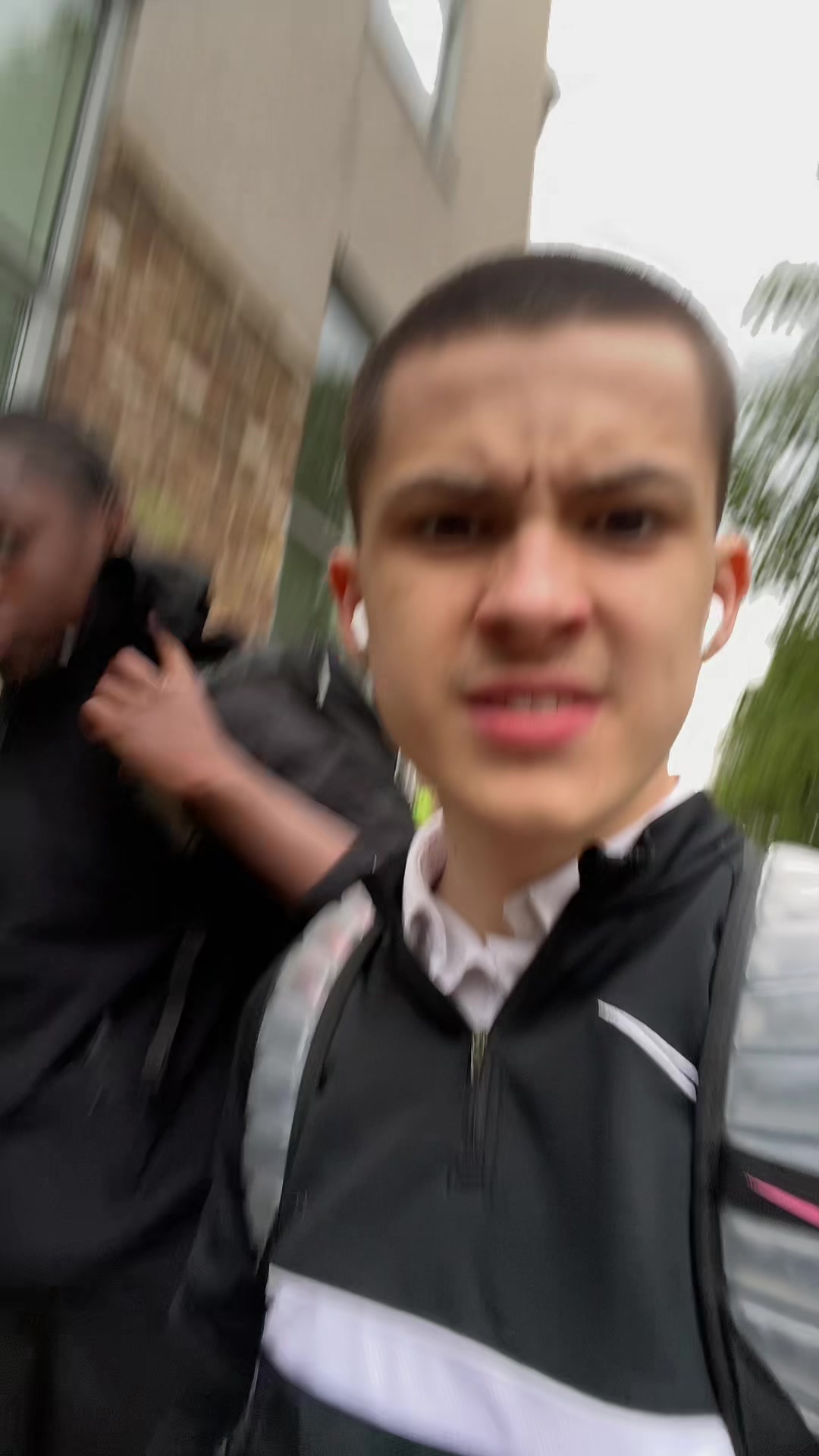 @⃟