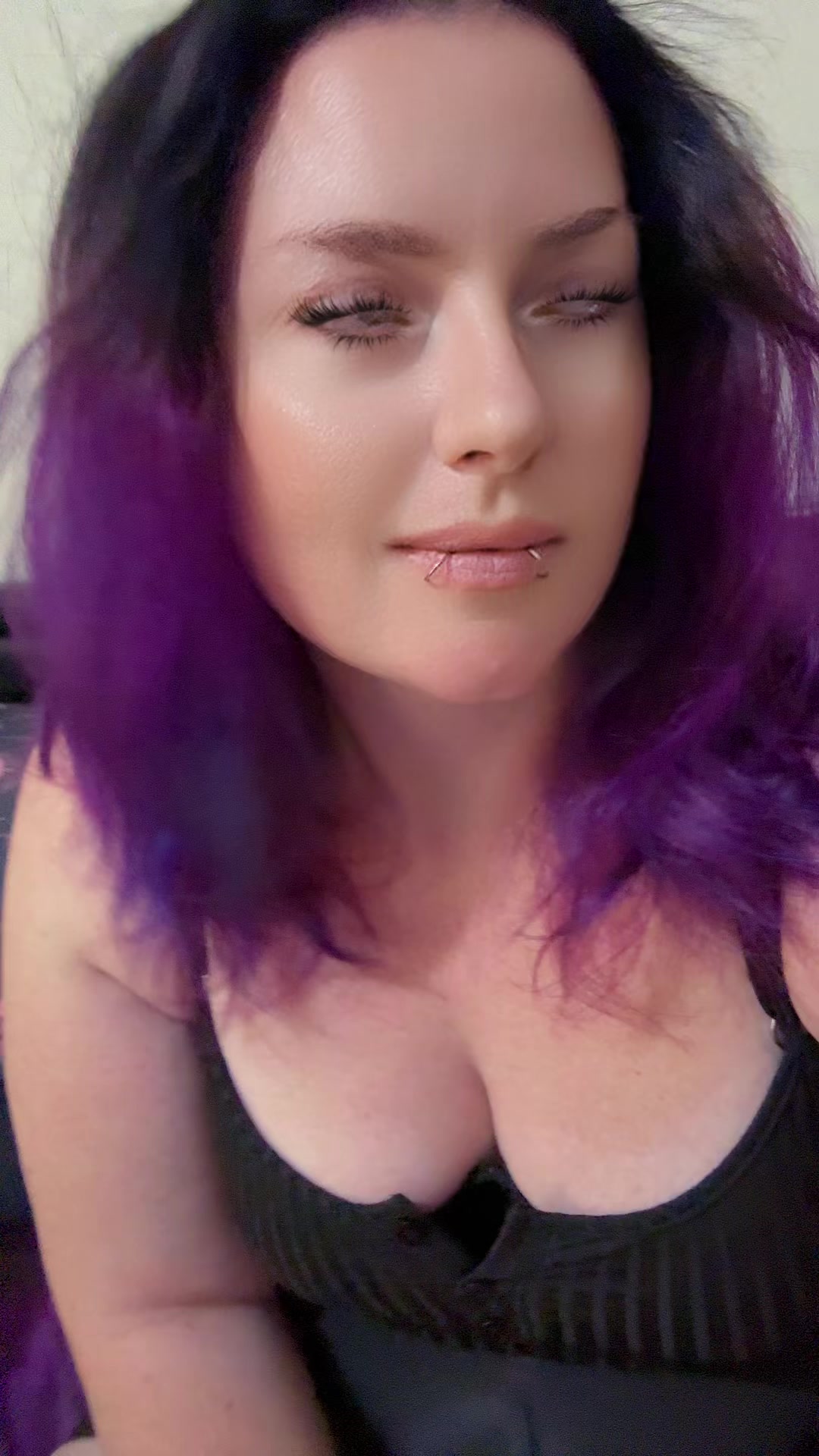 @Demoness_😈
