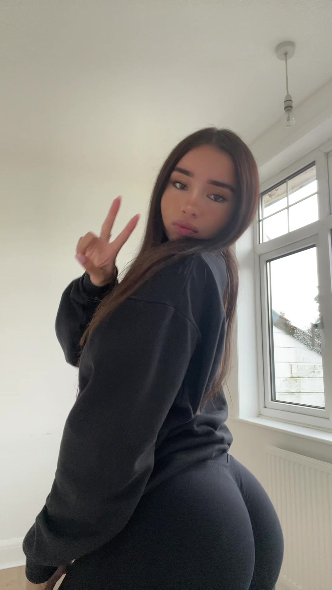 @bella