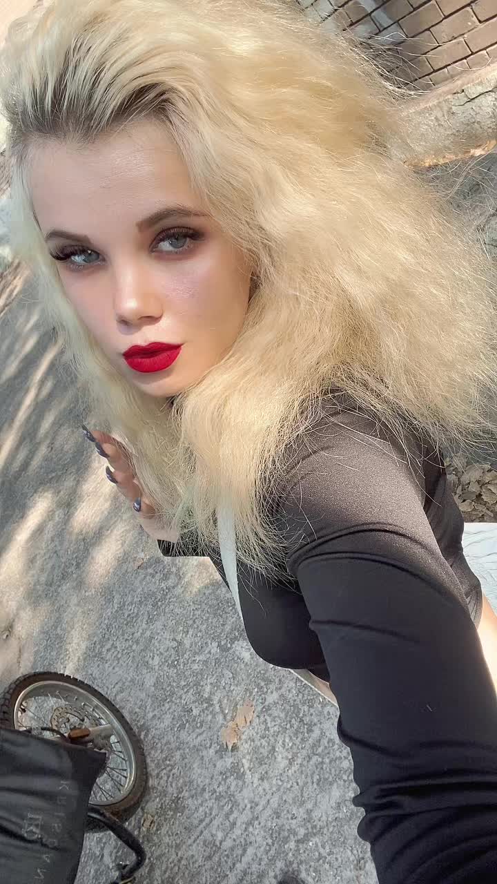 @Анютик