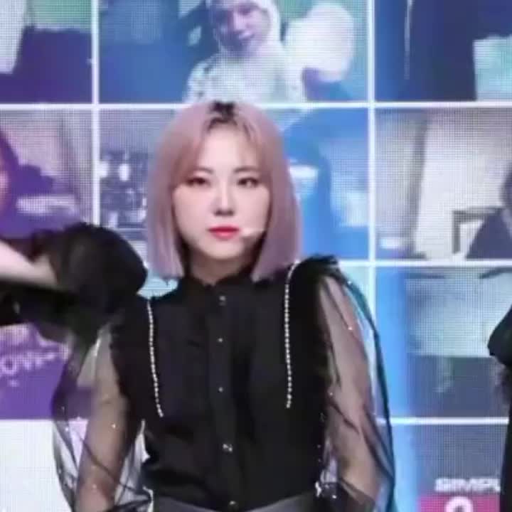 @(>▽<)