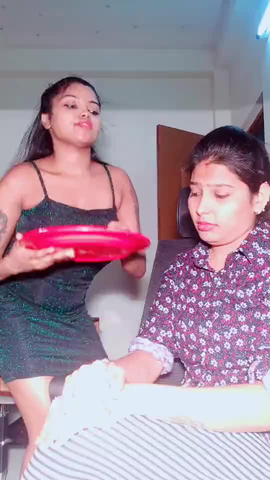 @actress elakkiya